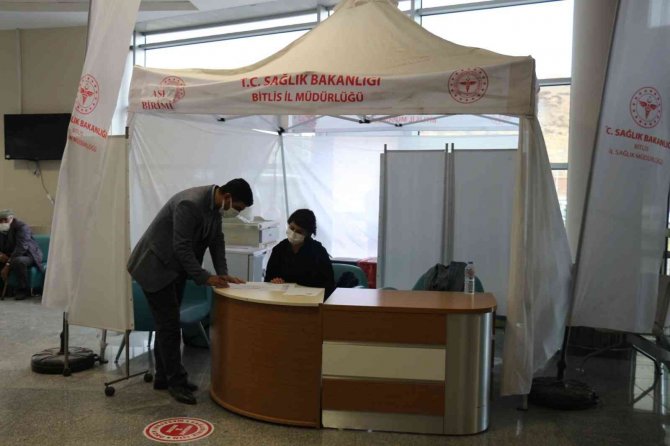 Tatvan’da Aşı Çalışmaları Yoğun Bakımdaki Hasta Sayısını Düşürdü