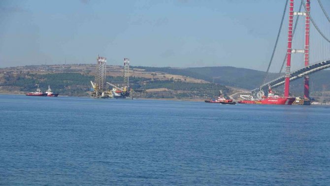 Dev Platform 57 Metre Suya Batırılarak 1915 Çanakkale Köprüsü Altından Geçti