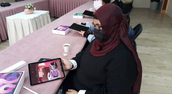 Dpü Güzel Sanatlar Fakültesi Öğrencilerine Çizim Tablet Verildi