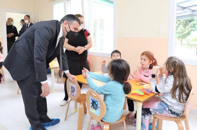 Vali Atay Minik Öğrencilerle Buluştu