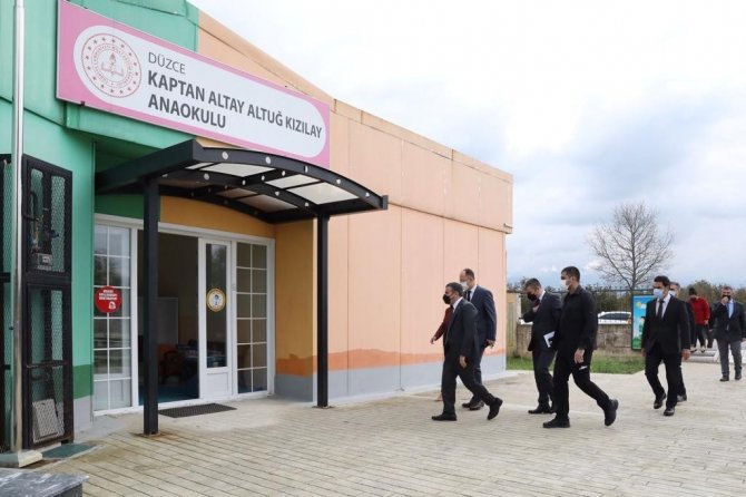 Vali Atay Minik Öğrencilerle Buluştu