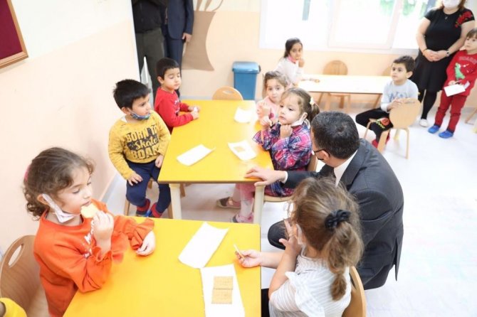 Vali Atay Minik Öğrencilerle Buluştu