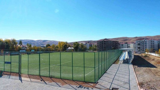 Karakoçan’da Spor Tesisleri Yenilendi