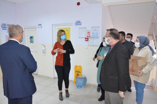 Emet’te Ortaokullara 570 Kitap