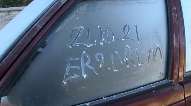 Erzurum’da Termometreler Eksi 5’e Düştü, Araç Camları Buz Tuttu
