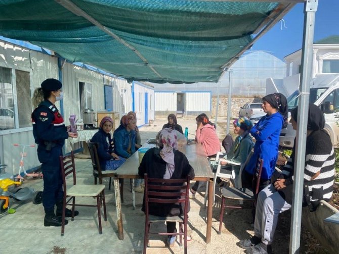 Kadın Tarım İşçileri ‘‘Aile İçi Ve Kadına Yönelik Şiddetle Mücadele’’ Konularında Bilgilendirdi