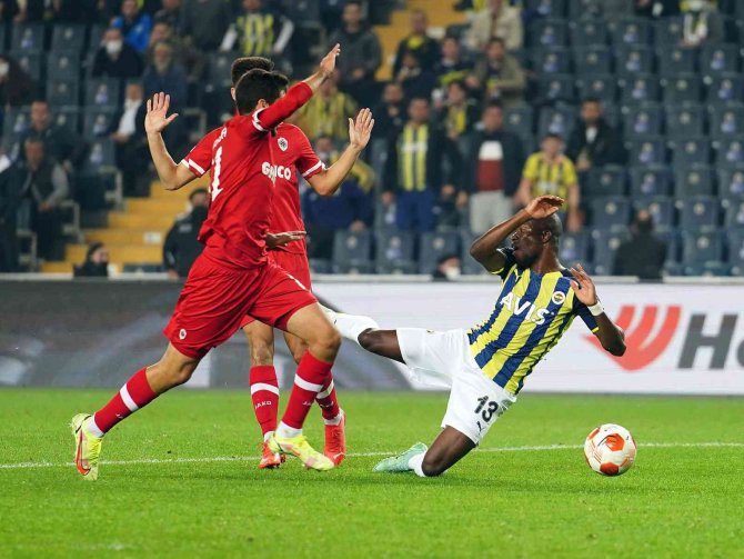 Uefa Avrupa Ligi: Fenerbahçe: 2 - Royal Antwerp: 1 (İ̇lk Yarı)