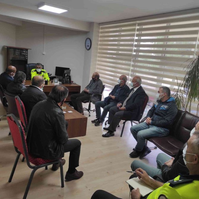 Giresun’da Polisten Ayakta Yolcu Denetimi