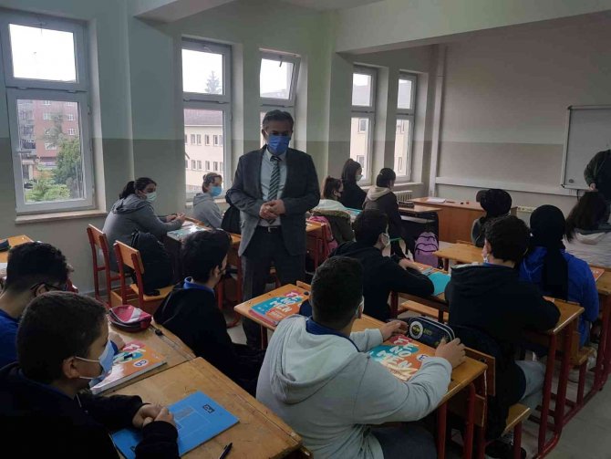 4 İlçede 10 Bin 500 Öğrenciye Sıcak Aş