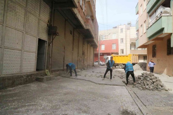 Haliliye’nin 5 Mahallesinde Yol Yapım Çalışmaları Sürüyor