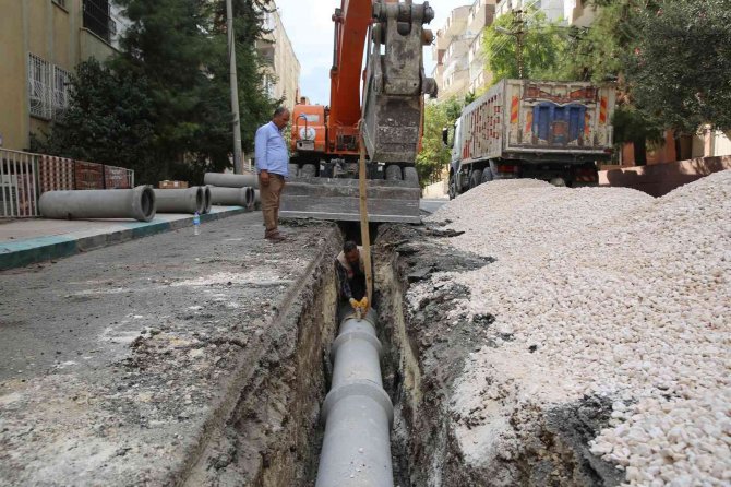 Haliliye’nin 5 Mahallesinde Yol Yapım Çalışmaları Sürüyor
