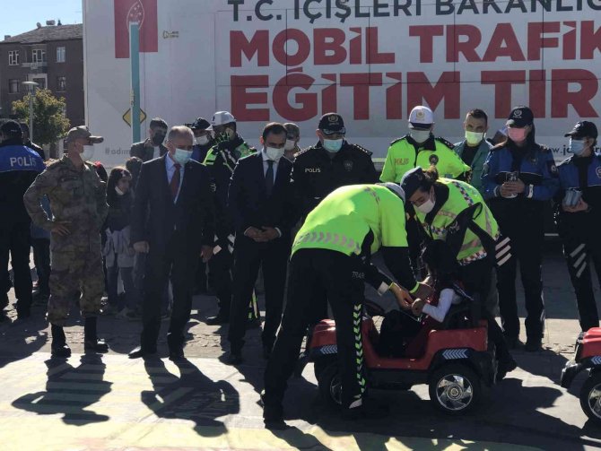 Mobil Trafik Eğitim Tırı Elazığ’da Öğrencilerle Buluştu