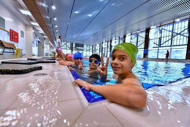Geleceğin Yüzücüleri Havuz İ̇zmir’de Yetişiyor