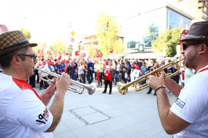 Kadıköy Cumhuriyet Bayramını Coşkuyla Karşılıyor