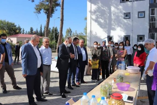 Kadın Çiftçilere Zeytin Salamurası Ve Turşu Yapımı Eğitimi Verildi