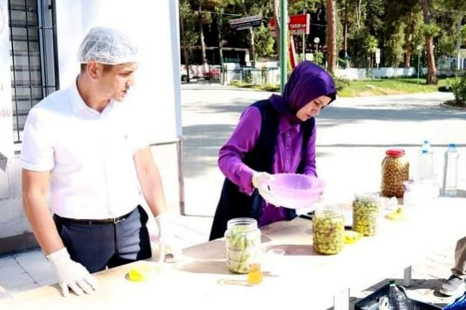 Kadın Çiftçilere Zeytin Salamurası Ve Turşu Yapımı Eğitimi Verildi