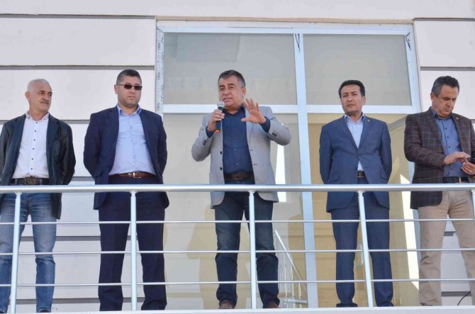 Tes-i̇ş Sendikası’nda Seçim Zaferine Halaylı Kutlama