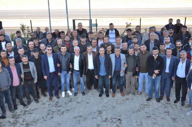 Tes-i̇ş Sendikası’nda Seçim Zaferine Halaylı Kutlama