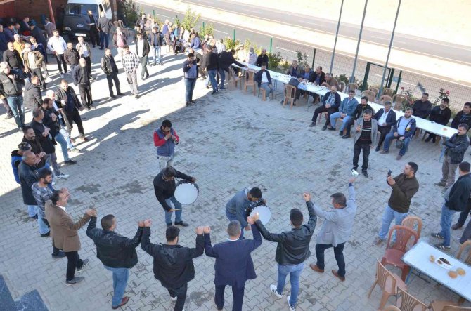Tes-i̇ş Sendikası’nda Seçim Zaferine Halaylı Kutlama