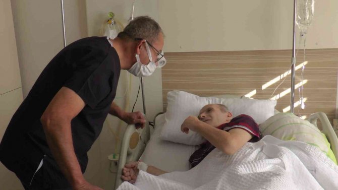 Down Sendromlu Hasta Başarılı Ameliyat İle Göz Sağlığına Kavuştu