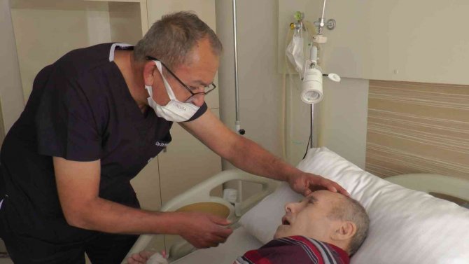 Down Sendromlu Hasta Başarılı Ameliyat İle Göz Sağlığına Kavuştu