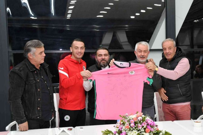 Isparta Belediye Başkanı Başdeğirmen’den Ispartaspor’a Moral Yemeği