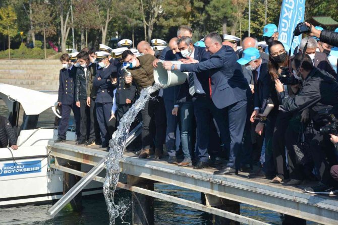 6 Bin Balık İ̇zmit Körfezi’nde Hayat Buldu