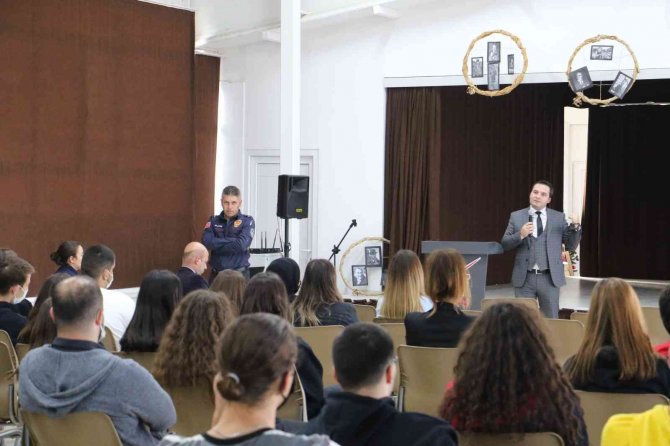 Başkan İ̇nal Öğrencilere İtfaiyeciliği Anlattı