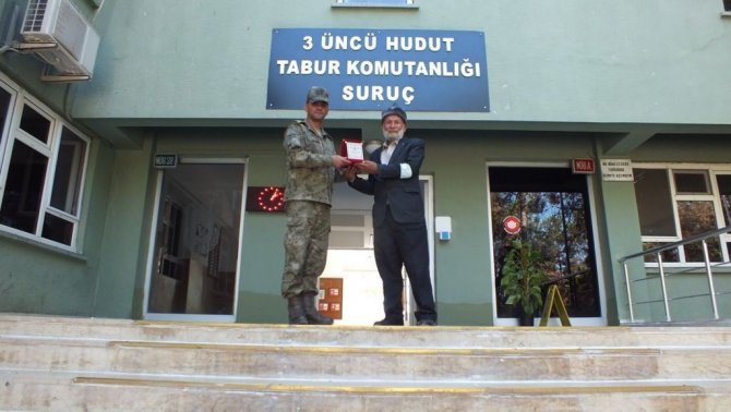 Elmacı Dede’den Mehmetçiğe Duygulandıran Hediye