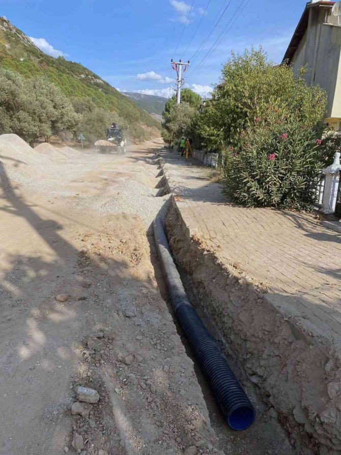 Büyükşehir’den 32 Evler’e Yağmur Suyu Hattı