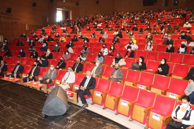 Prof. Dr. Çıkla, Akif’i Anlattı