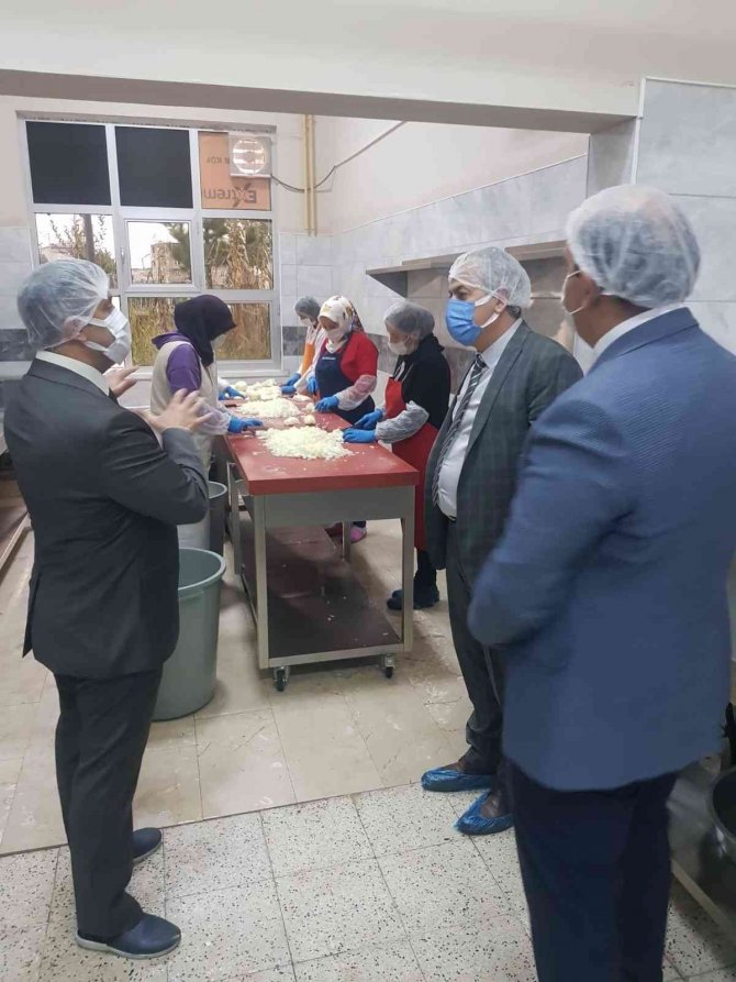 4 İlçede 10 Bin 500 Öğrenciye Sıcak Aş