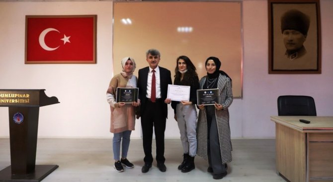 Şaphane Myo’yu Kongrede Temsil Eden Öğrencilere Ödül