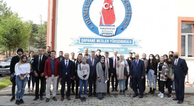 Şaphane Myo’yu Kongrede Temsil Eden Öğrencilere Ödül