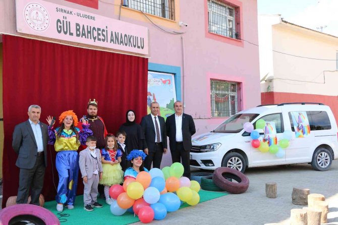 Uludere’de Gönüllü Öğretmenlerden Gezici Çocuk Tiyatrosu