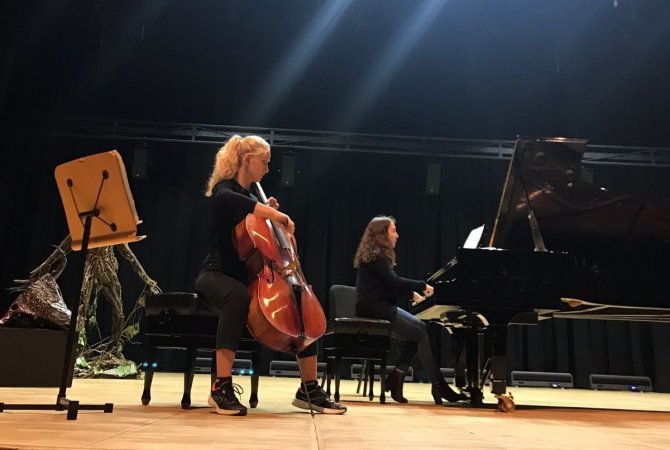 Dünyaca Ünlü Sanatçıdan Üniversite Öğrencisi Dikbıyık’a Masterclass Eğitimi