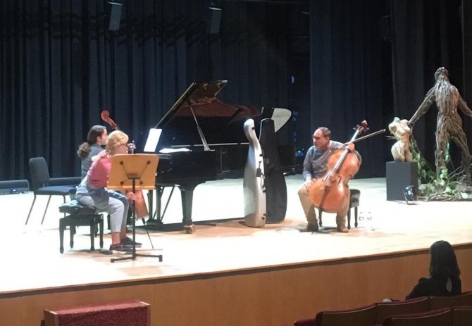 Dünyaca Ünlü Sanatçıdan Üniversite Öğrencisi Dikbıyık’a Masterclass Eğitimi