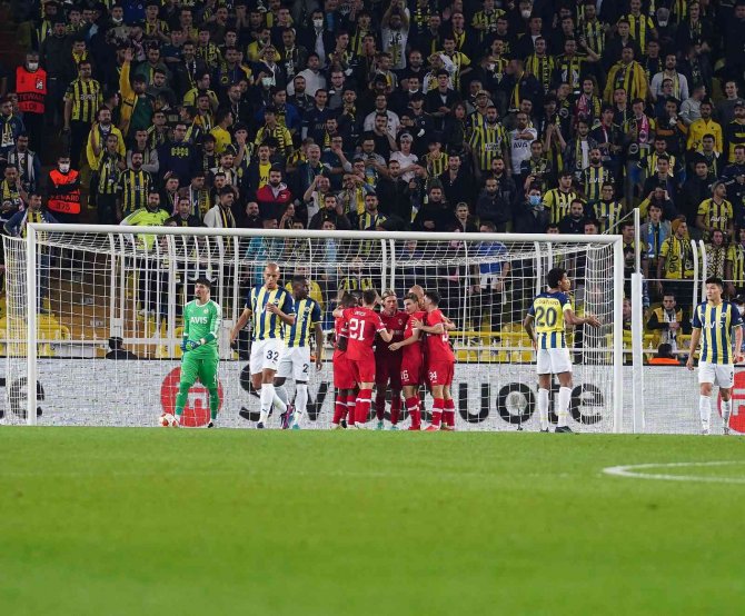 Uefa Avrupa Ligi: Fenerbahçe: 1 - Royal Antwerp: 1 (Maç Devam Ediyor)