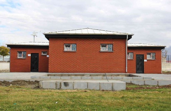 Van Büyükşehir Belediyesi Parklara Yeni Sosyal Donatılar Kurdu