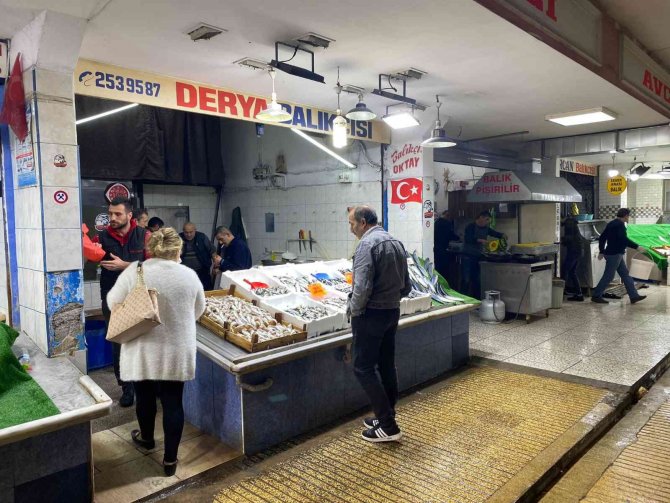 Balık Bollaştı Fiyatlar Tezgahlara Yansıdı