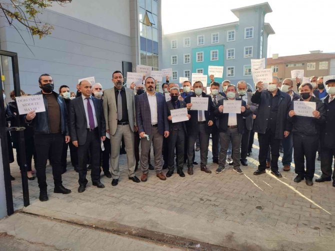 Sendikalar Darp Edilen Öğretmen İçin Toplandı