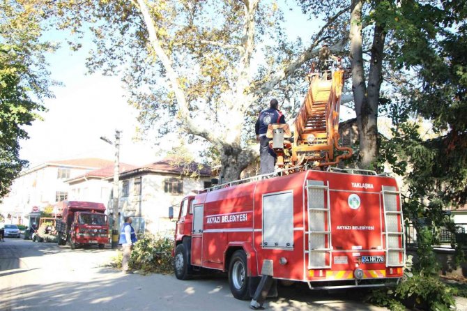 Akyazı’da Üst Yapı Çalışmaları Sürüyor
