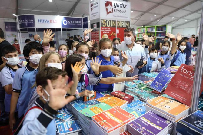 Kitap Fuarı’na Öğrenci İlgisi