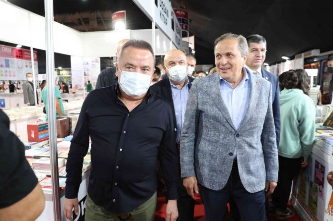 Kitap Fuarı’na Öğrenci İlgisi