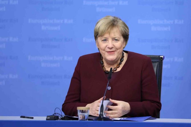 Merkel: "Ab’de Enerji Krizine Yönelik Alınan Tedbirler, Yenilenebilir Enerjiye Geçişe Zarar Vermemeli”