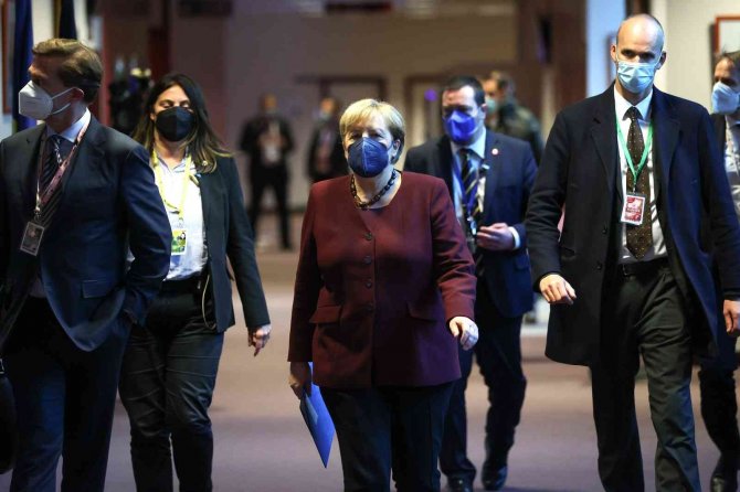 Merkel: "Ab’de Enerji Krizine Yönelik Alınan Tedbirler, Yenilenebilir Enerjiye Geçişe Zarar Vermemeli”