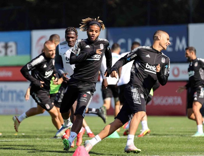 Beşiktaş’ta Başkan Çebi, Galatasaray Maçı Hazırlıklarını İzledi