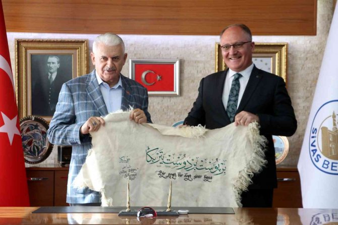 Binali Yıldırım’a ’Dost’ Postu