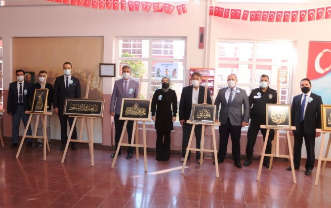 İ̇nönü İ̇mam Hatip Ortaokulunda Mevlid-i Nebi Haftası Kutlama Programı