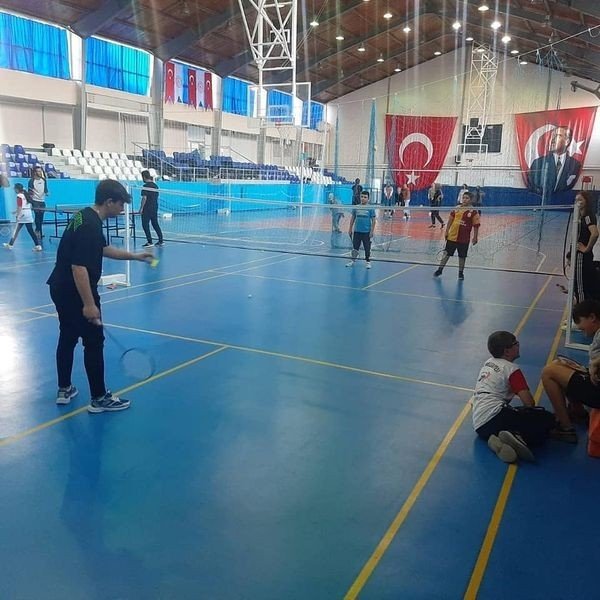 Gediz’de Spor Salonları Ve Sahalar Gençlerle Dolup Taşıyor